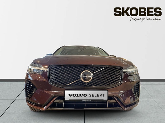 Volvo XC60 2 of 5