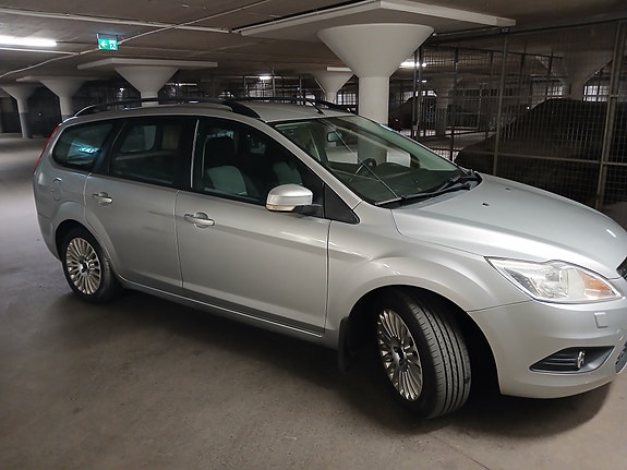 Ford Focus 2 of 4