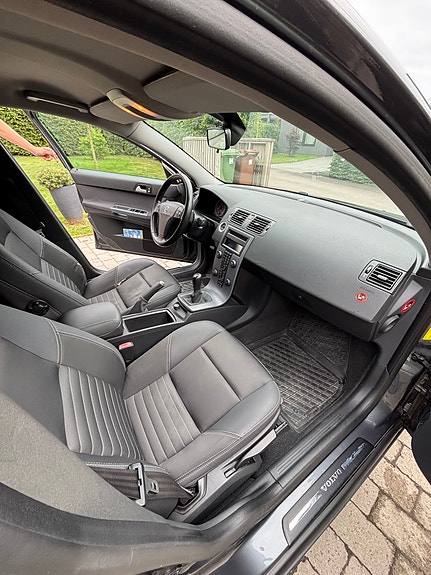 Volvo S40 2 of 3
