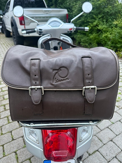 Vespa GTS 300 70th Anniversary 3 of 6