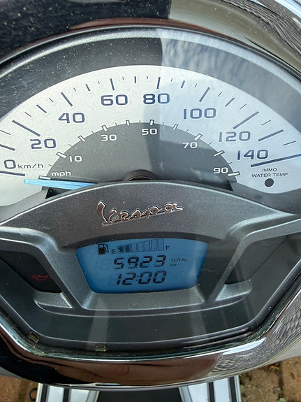 Vespa GTS 300 70th Anniversary 6 of 6