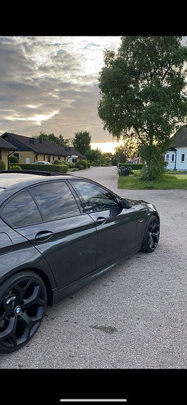 BMW 530d 4 of 5