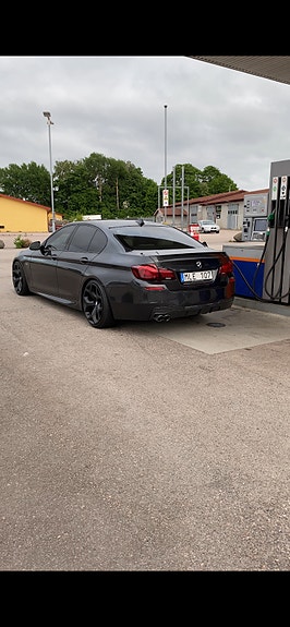 BMW 530d 2 of 5