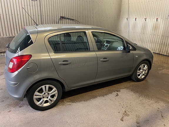 Opel Corsa 2 of 5