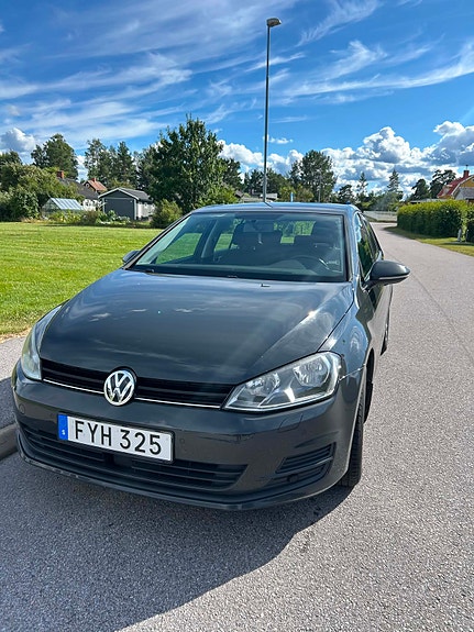 Volkswagen Golf VII 2 of 6