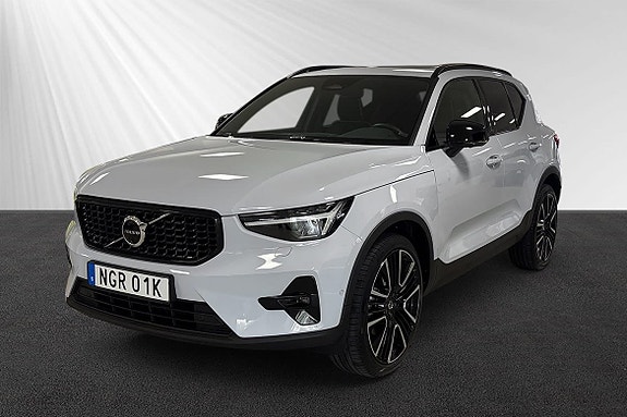 Volvo XC40 4 of 5