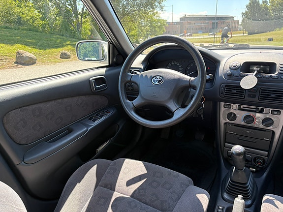Toyota Corolla 3 of 5