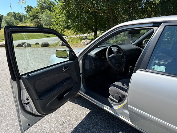 Toyota Corolla 4 of 5
