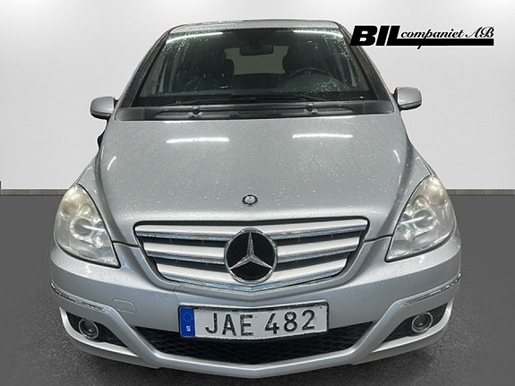 Mercedes-Benz B180 2 of 5
