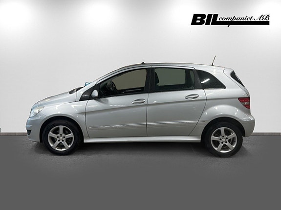 Mercedes-Benz B180 4 of 5