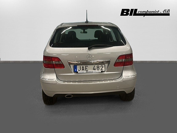 Mercedes-Benz B180 5 of 5