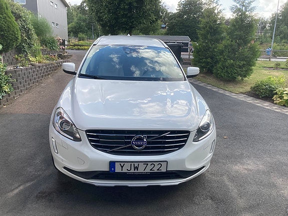 Volvo XC60 2 of 5