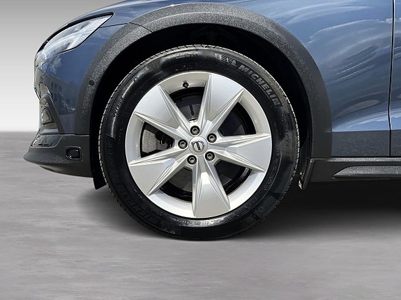 Volvo V60 Cross Country 8 of 19