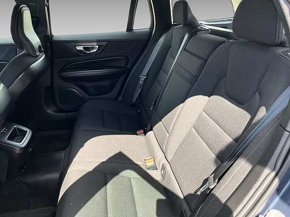 Volvo V60 Cross Country 11 of 19