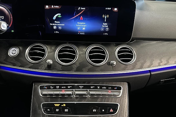 Mercedes-Benz E220 13 of 25