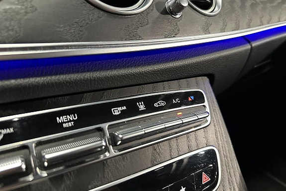 Mercedes-Benz E220 18 of 25