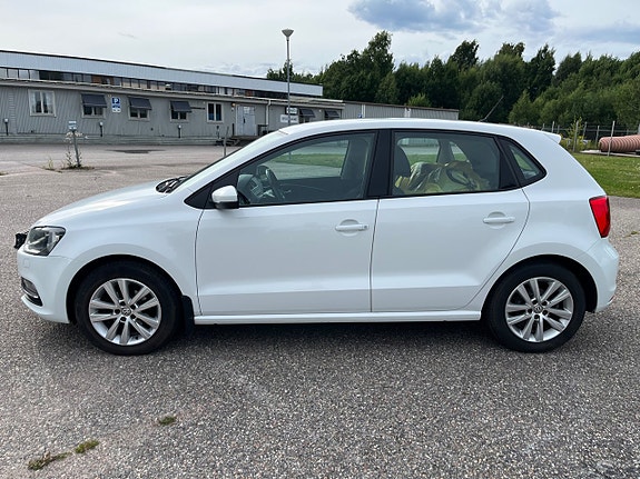 Volkswagen Polo 2 of 5