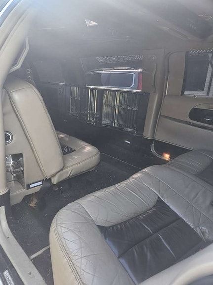 Lincoln Town Car 4 of 5