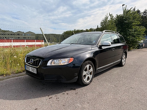 Volvo V70 2 of 5