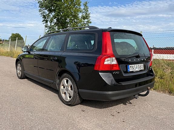 Volvo V70 4 of 5
