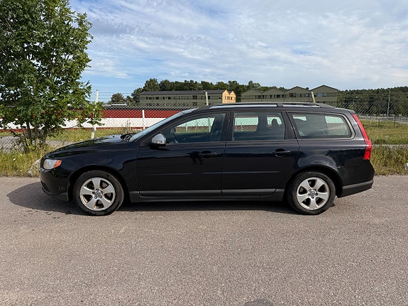 Volvo V70 3 of 5