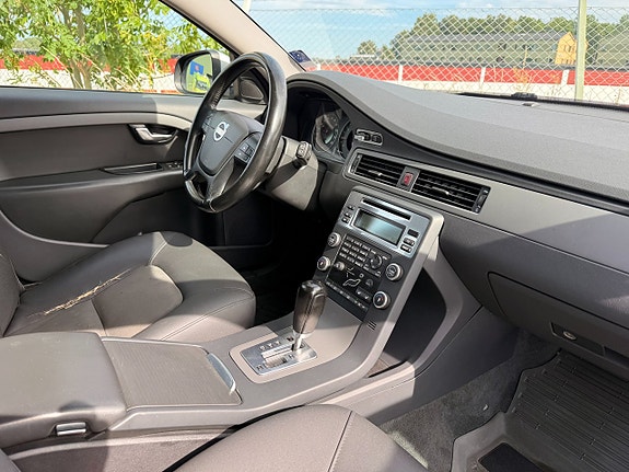 Volvo V70 8 of 11