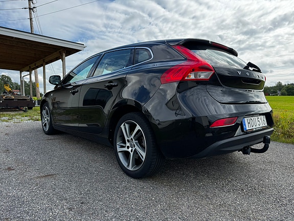 Volvo V40 2 of 5