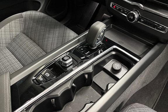 Volvo XC60 10 of 25
