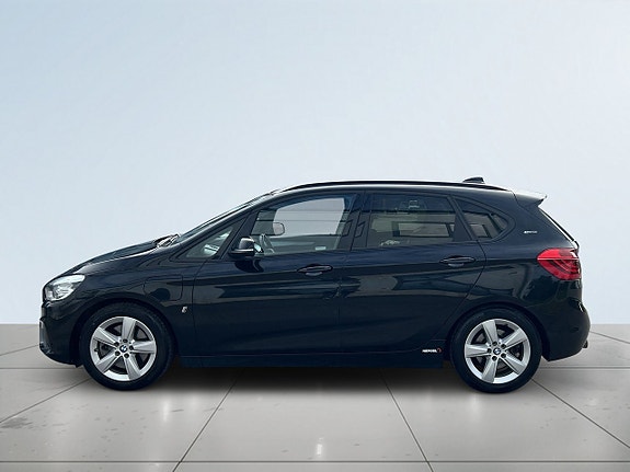 BMW 225xe 4 of 5