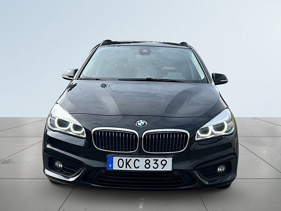 BMW 225xe 2 of 5