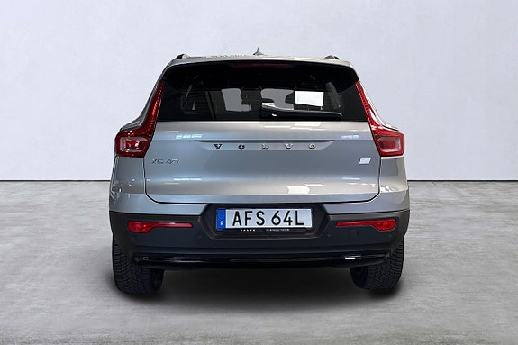 Volvo XC40 4 of 5