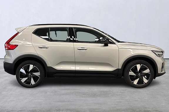 Volvo XC40 5 of 5