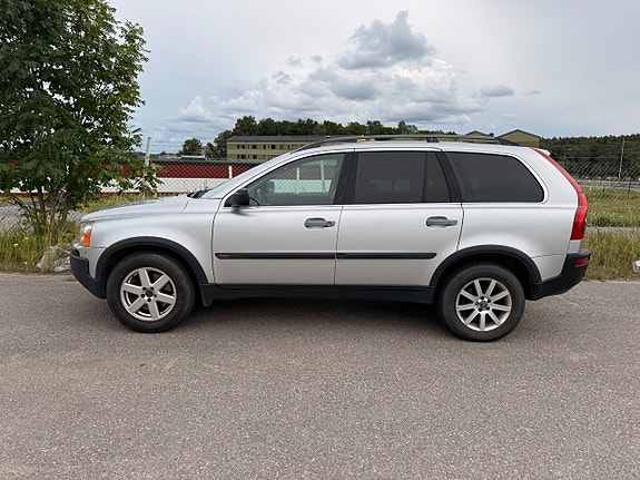Volvo XC90 2 of 5