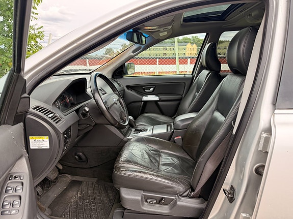 Volvo XC90 4 of 5