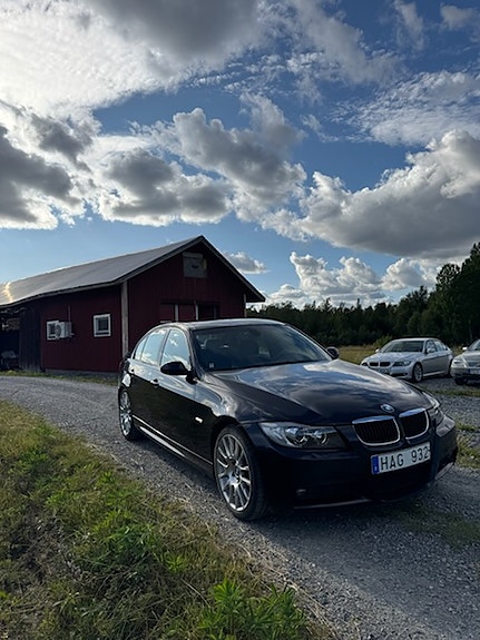 BMW 325i 2 of 5
