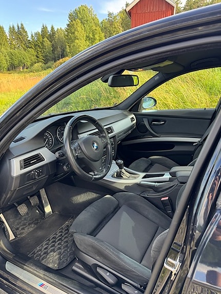 BMW 325i 4 of 5