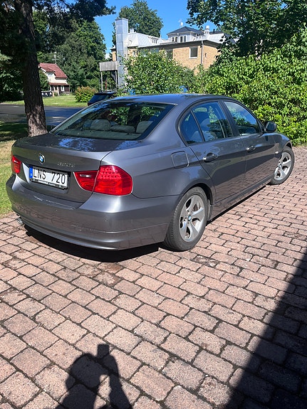 BMW 320d 2 of 5