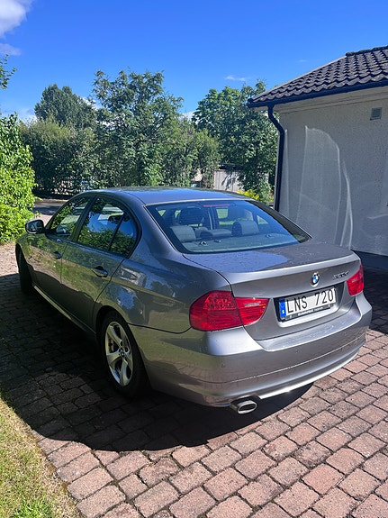 BMW 320d 3 of 5