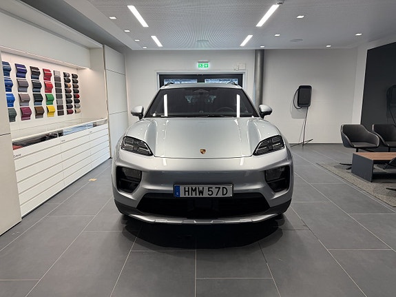 Porsche Macan 4 2 of 5