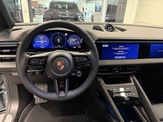 Porsche Macan 4 11 of 18
