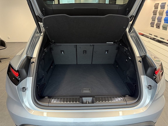 Porsche Macan 4 17 of 18