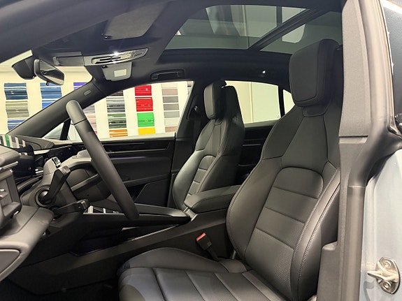 Porsche Macan 4 8 of 18