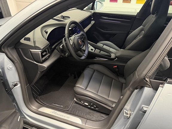 Porsche Macan 4 7 of 18