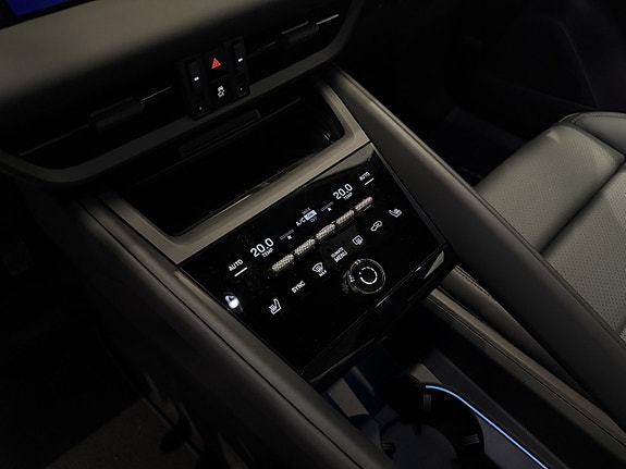 Porsche Macan 4 12 of 18