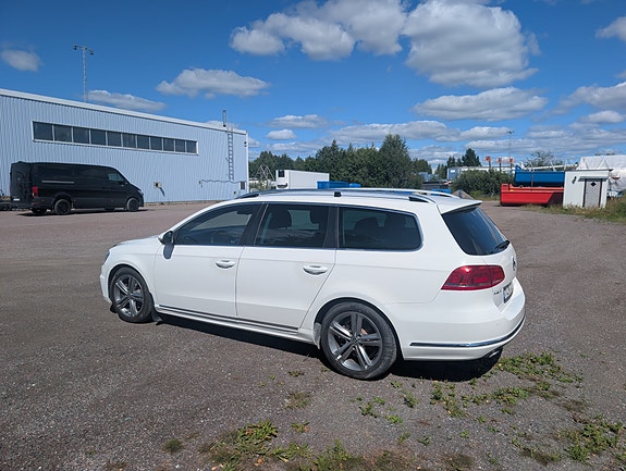Volkswagen Passat 2 of 5