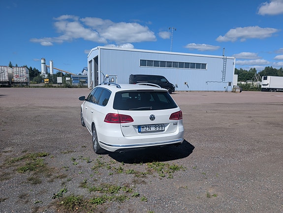 Volkswagen Passat 3 of 5