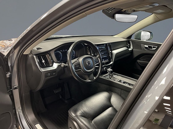 Volvo XC60 5 of 12