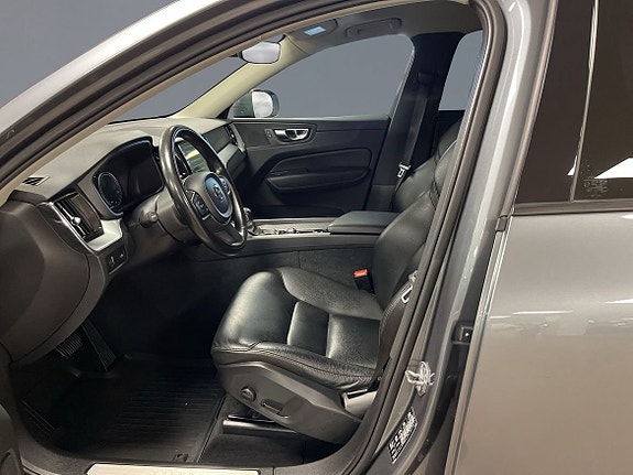 Volvo XC60 6 of 12