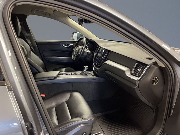 Volvo XC60 7 of 12
