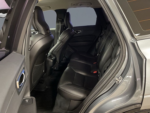 Volvo XC60 8 of 12